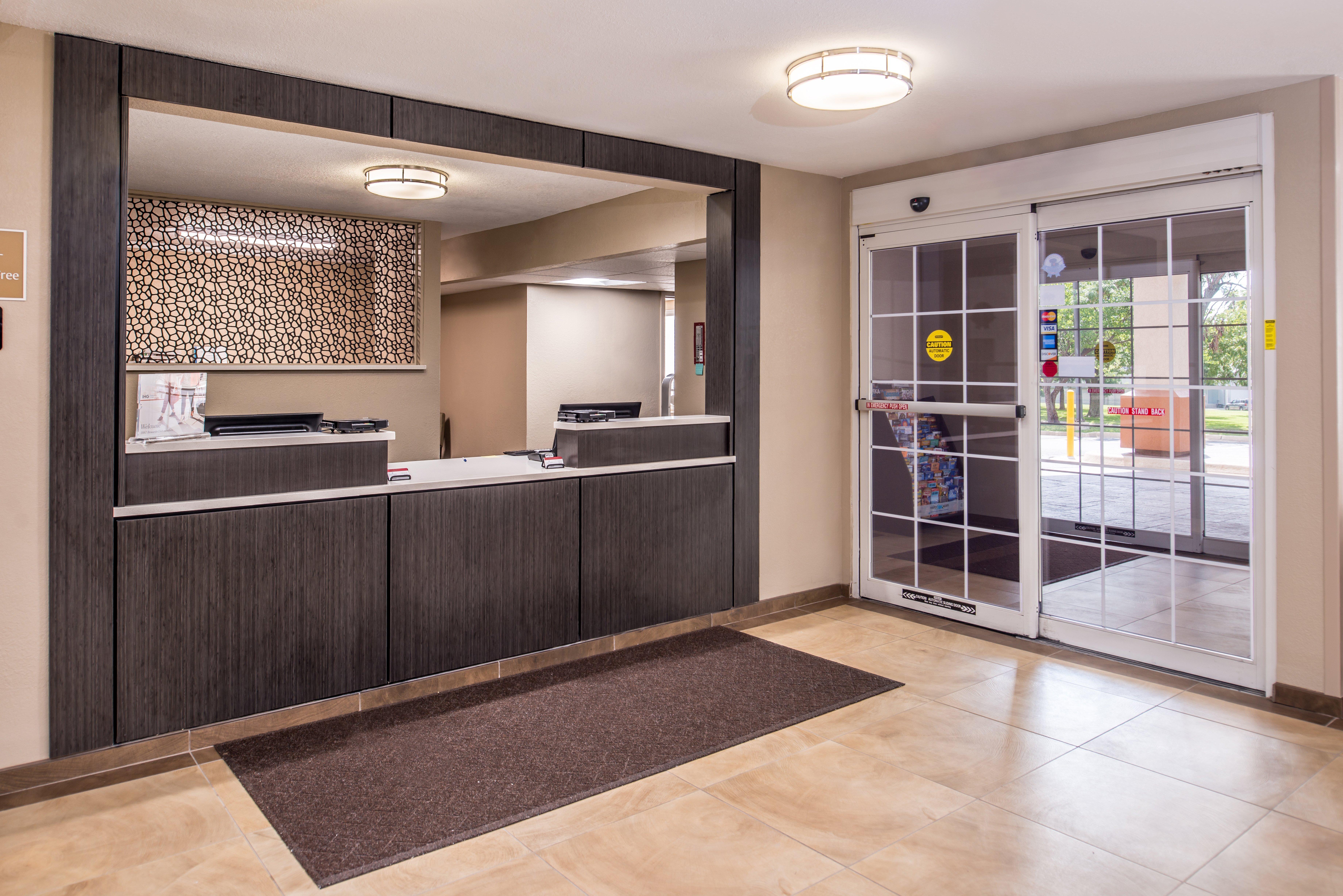 Candlewood Suites - Topeka West By Ihg Exterior photo