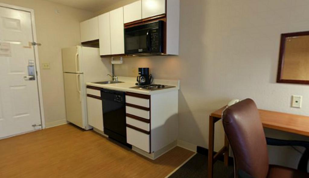 Candlewood Suites - Topeka West By Ihg Room photo