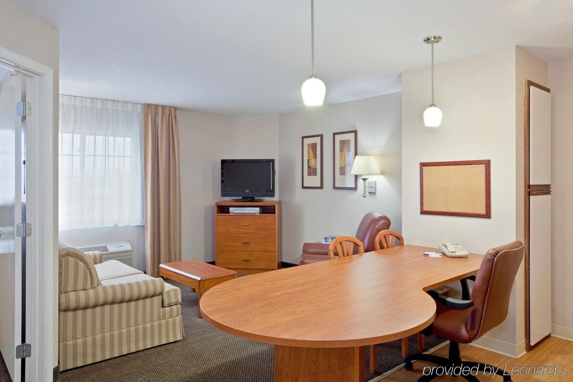 Candlewood Suites - Topeka West By Ihg Exterior photo