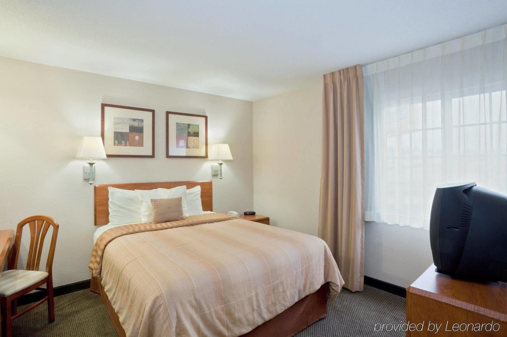 Candlewood Suites - Topeka West By Ihg Exterior photo